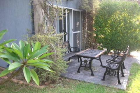 Lakeshore Lodge - Accommodation Cooktown 1
