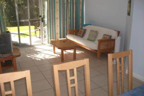 Lakeshore Lodge - Accommodation Cooktown 6