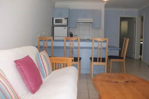 Lakeshore Lodge - Accommodation Cooktown 4