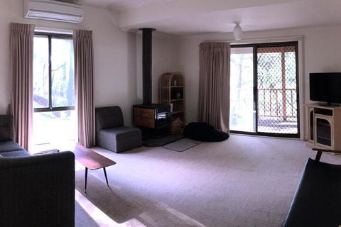 The Ledge Holiday House - Accommodation Cooktown 6