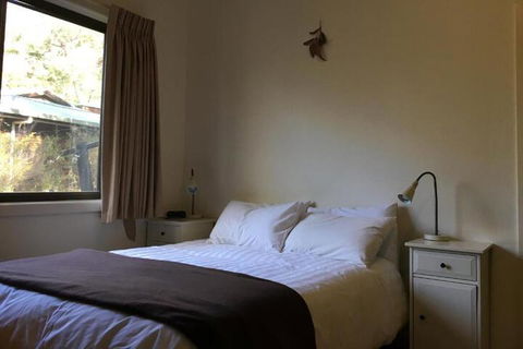 The Ledge Holiday House - Accommodation Cooktown 3