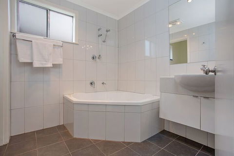 Hamilton Town House Motel - Accommodation Cooktown 2