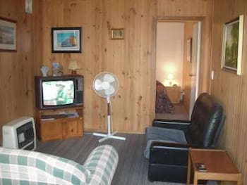 Apollo Bay Backpackers - Accommodation Cooktown 1