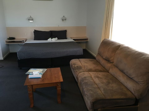 Budget On The Lake - Accommodation Cooktown 2