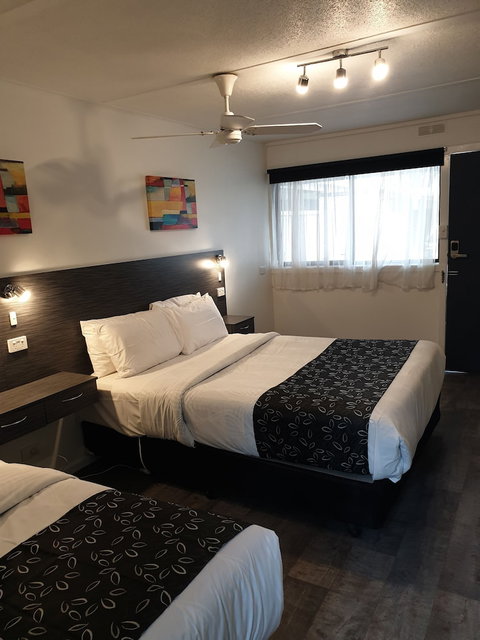 Budget On The Lake - Accommodation Cooktown 4