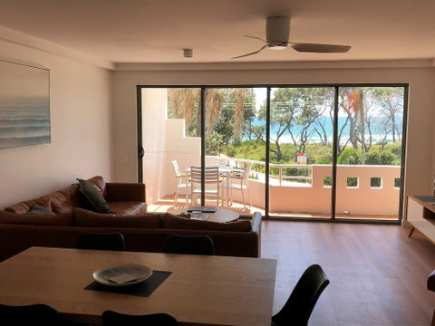 Camargue Beachfront Apartments - Accommodation Cooktown 5