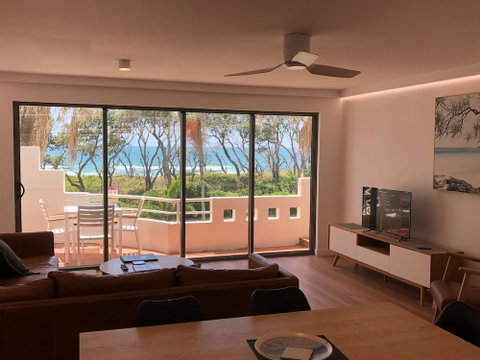 Camargue Beachfront Apartments - Accommodation Cooktown 3