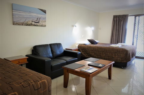 Pacific Palms Motor Inn - Accommodation Cooktown 2