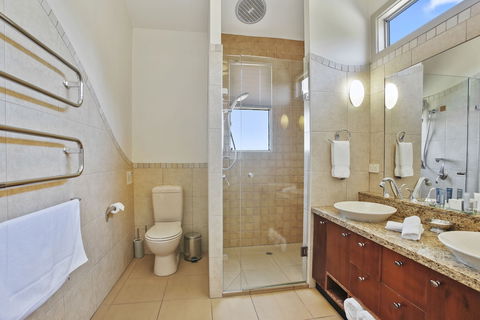 Chocolate Gannets - Accommodation Cooktown 1