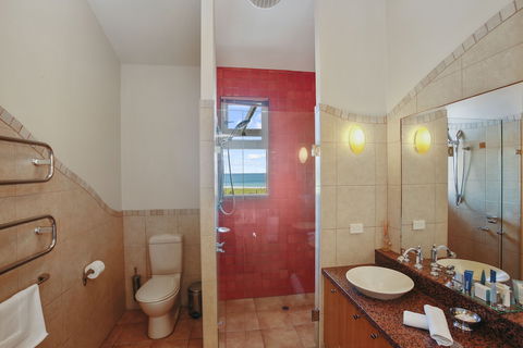 Chocolate Gannets - Accommodation Cooktown 2