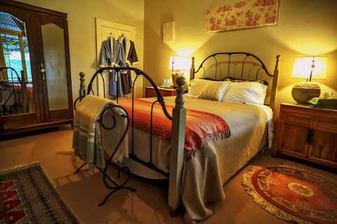 Cromwell House - Accommodation Cooktown 6