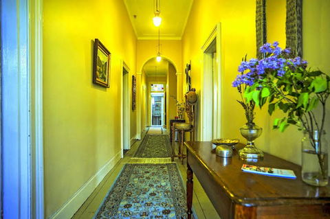 Cromwell House - Accommodation Cooktown 5