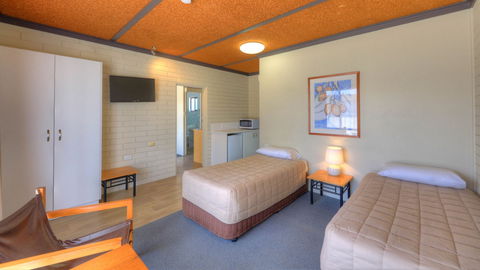 Motel Meneres - Accommodation Cooktown 5
