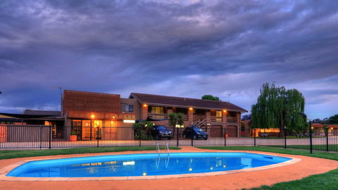 Motel Meneres - Accommodation Cooktown 2