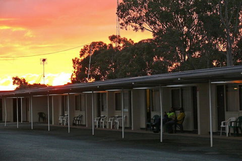 Charles Sturt Motor Inn West Wyalong - Accommodation Cooktown 4