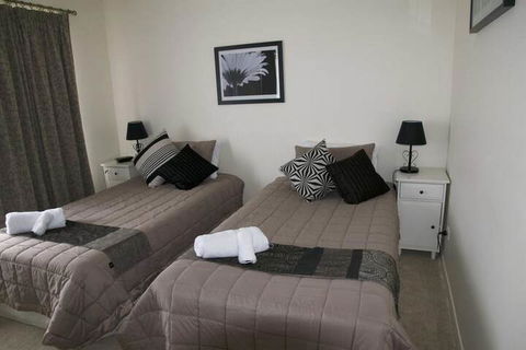 Cole House Apartments - Accommodation Cooktown 6