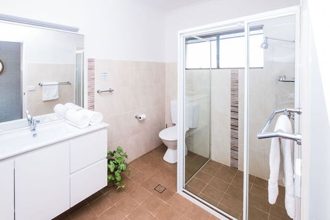 Mollymook Seascape Motel & Apartments - Accommodation Cooktown 5