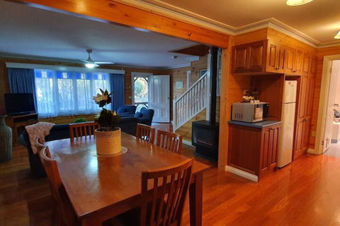 Sails Elegant Spacious Beach Villa - Accommodation Cooktown 3