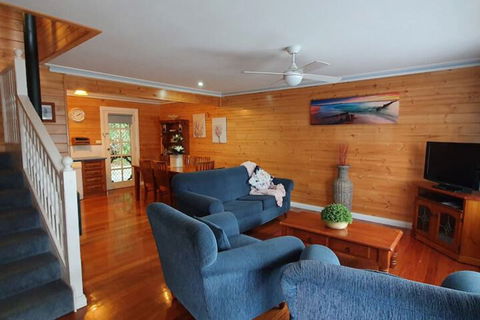 Sails Elegant Spacious Beach Villa - Accommodation Cooktown 2