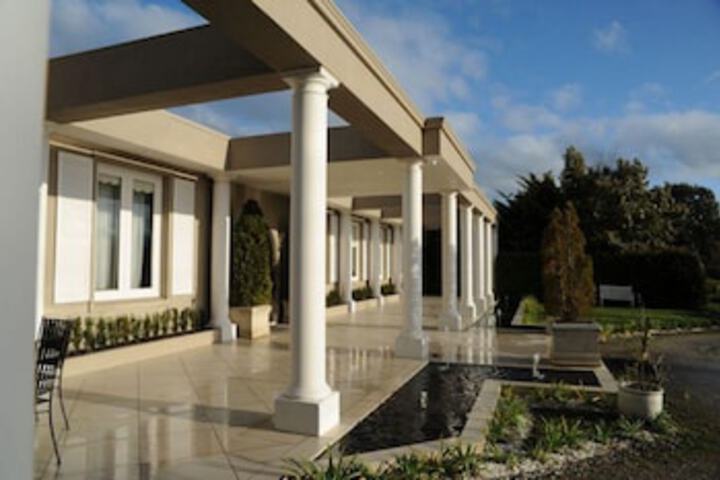 Mount Eliza VIC Accommodation Cooktown