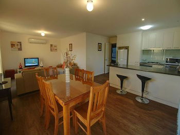 DBJ Holiday Units - Accommodation Cooktown 6