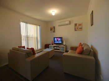 DBJ Holiday Units - Accommodation Cooktown 5