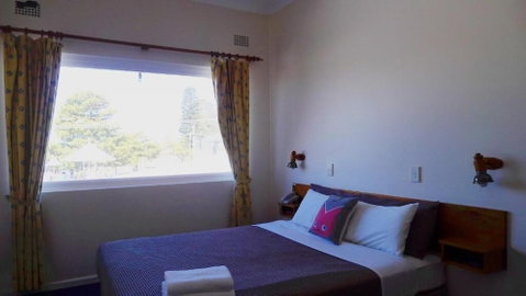 Watersedge Motel - Accommodation Cooktown 1
