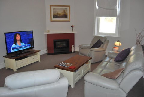 Jacaranda Cottage - Accommodation Cooktown 1