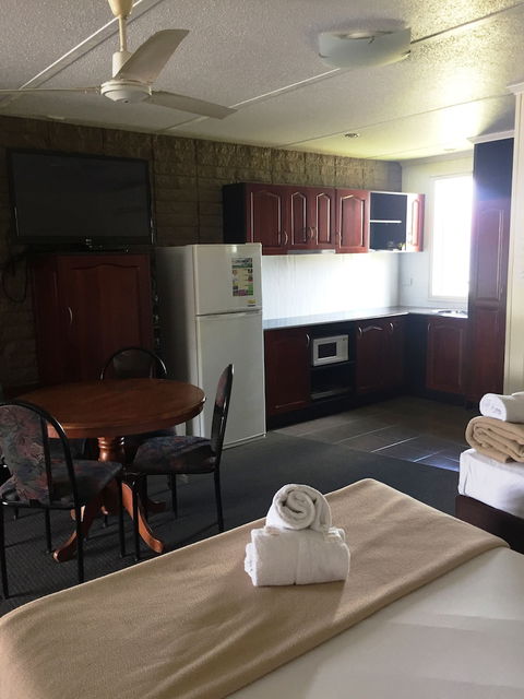 Country Plaza Motor Inn - Accommodation Cooktown 6