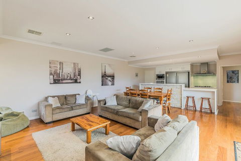 Ocean Keys Cottage - Accommodation Cooktown 7