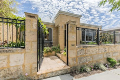 Ocean Keys Cottage - Accommodation Cooktown 0