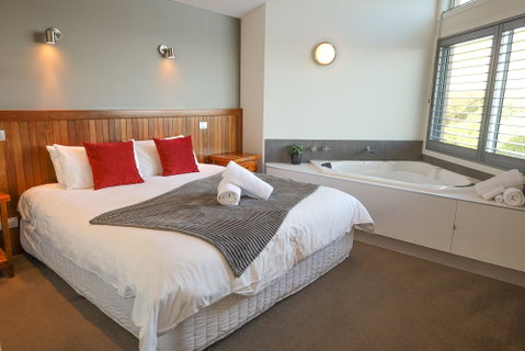 Tides Apartments - Accommodation Cooktown 0