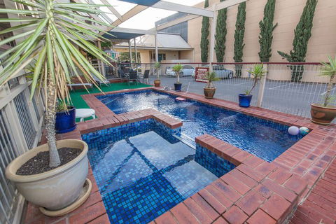 MAS Country Riverboat Lodge Motor Inn - Accommodation Cooktown 3