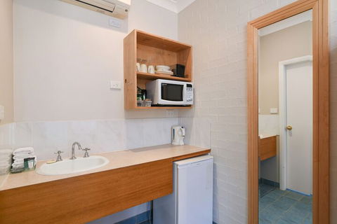 Catalina Motel Lake Macquarie - Accommodation Cooktown 5