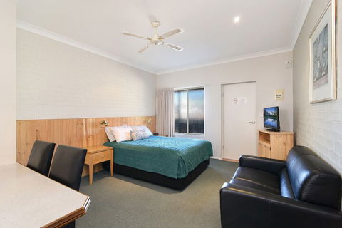 Catalina Motel Lake Macquarie - Accommodation Cooktown 3