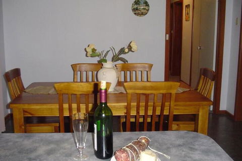 Catania Cottage & Farmhouse - Accommodation Cooktown 5