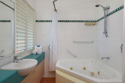 Alex Seaside Resort - Accommodation Cooktown 6