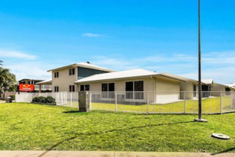 Econo Lodge Beachside - Accommodation Cooktown 0
