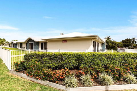 Econo Lodge Beachside - Accommodation Cooktown 2