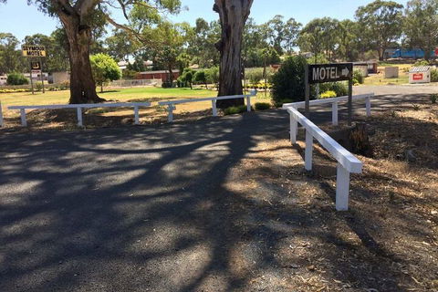 Seymour Motel - Accommodation Cooktown 2
