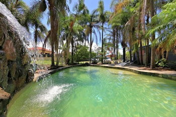 Bargara Gardens Motel & Holiday Villas - Accommodation Cooktown 1