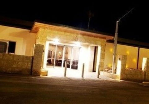 Newman Hotel - Accommodation Cooktown 0