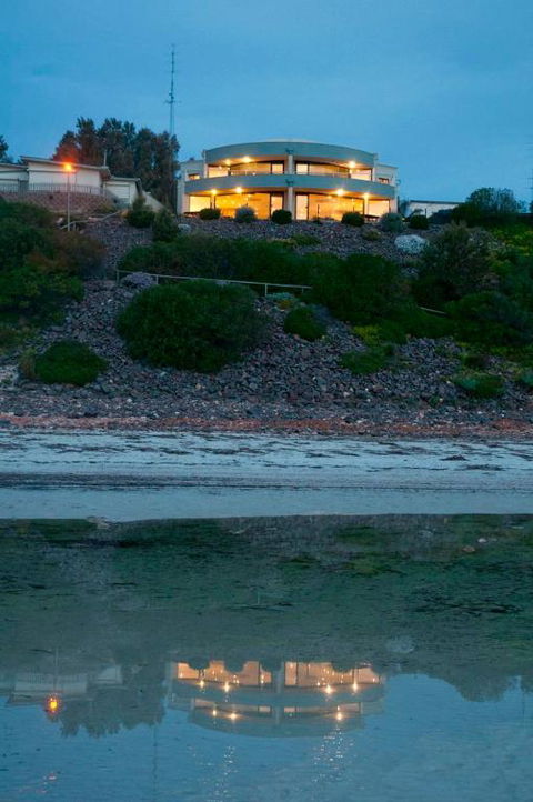 Cliff House Beachfront Villas - Accommodation Cooktown 6