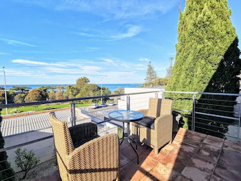 Phoenix Apartments - Accommodation Cooktown 1