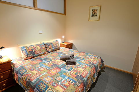 Falls Creek Country Club - Accommodation Cooktown 0