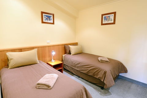 Falls Creek Country Club - Accommodation Cooktown 1