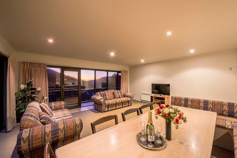 Falls Creek Country Club - Accommodation Cooktown 3