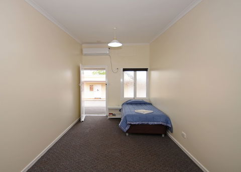 Ned Kelly's Motel - Accommodation Cooktown 2