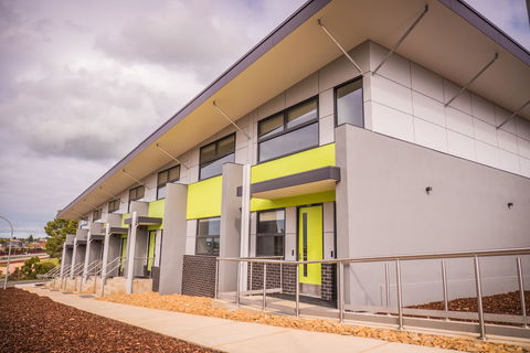 Deakin Geelong Units - Accommodation Cooktown 2