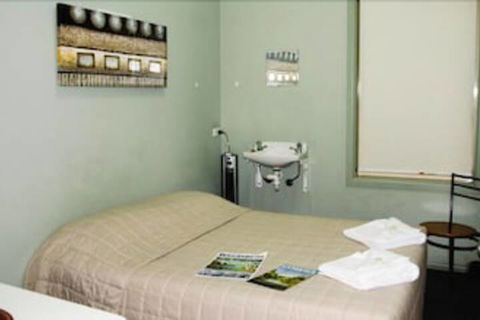 Imperial Hotel Cowra - Accommodation Cooktown 2